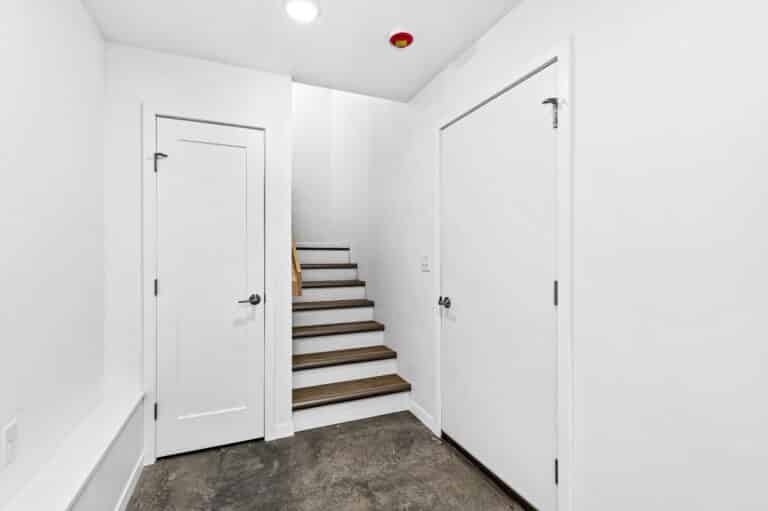 1432_N_8th_Ave_E_001